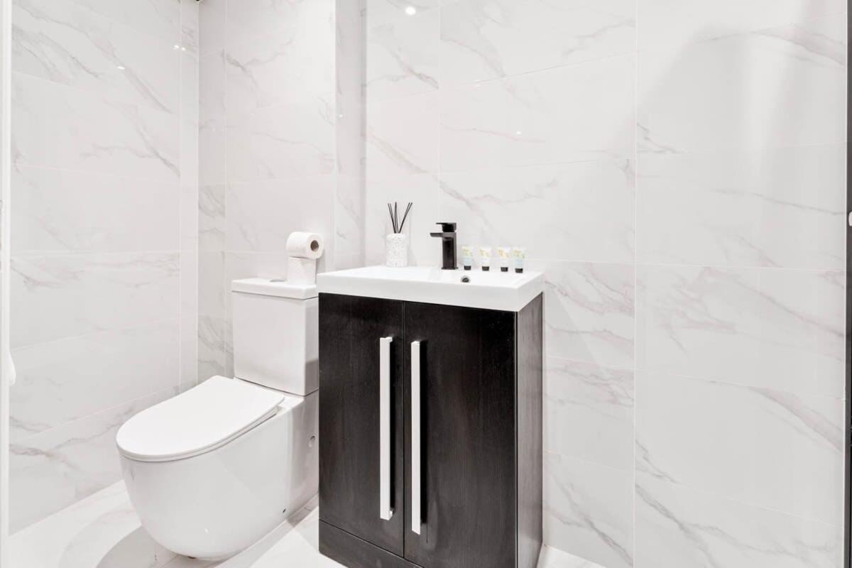 Modern 1 Bed Apartment In Burton-On-Trent Extérieur photo