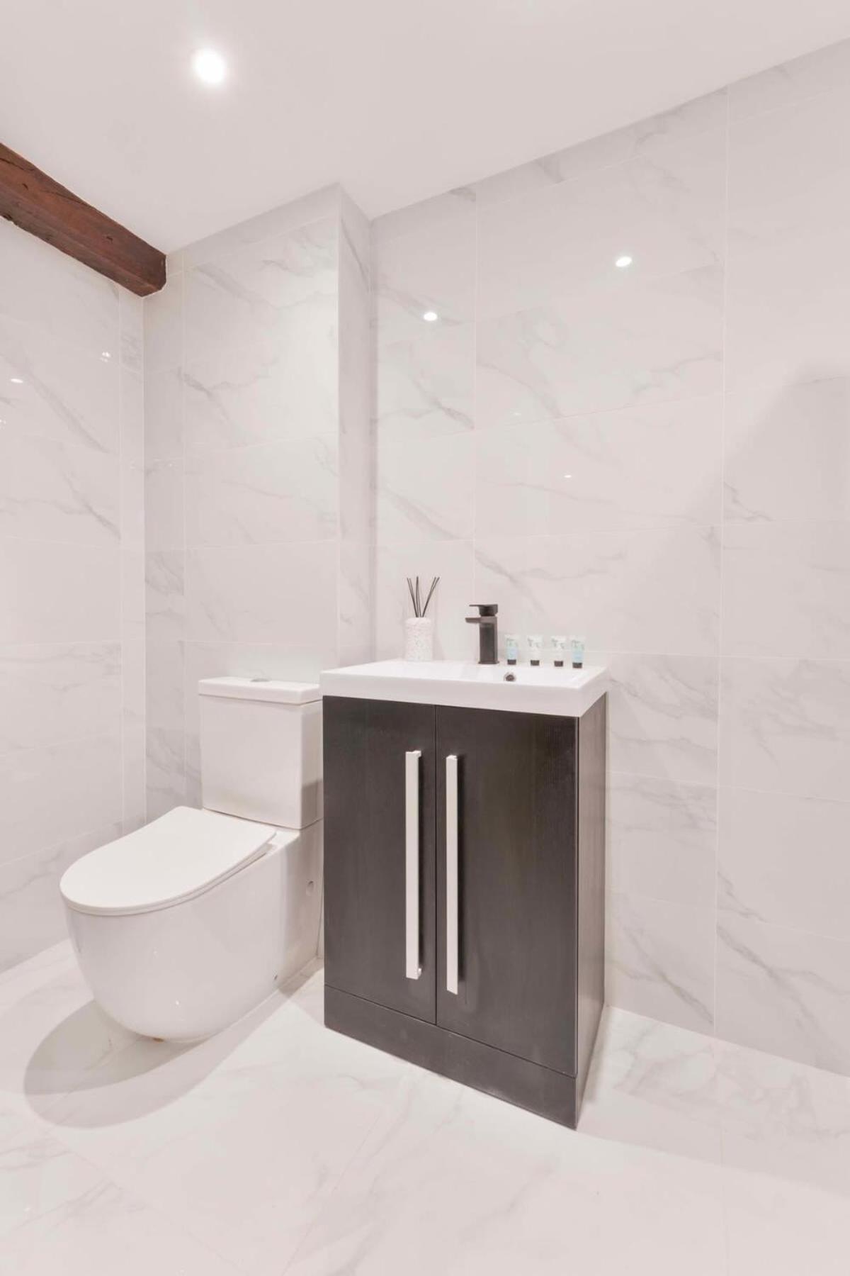 Modern 1 Bed Apartment In Burton-On-Trent Extérieur photo