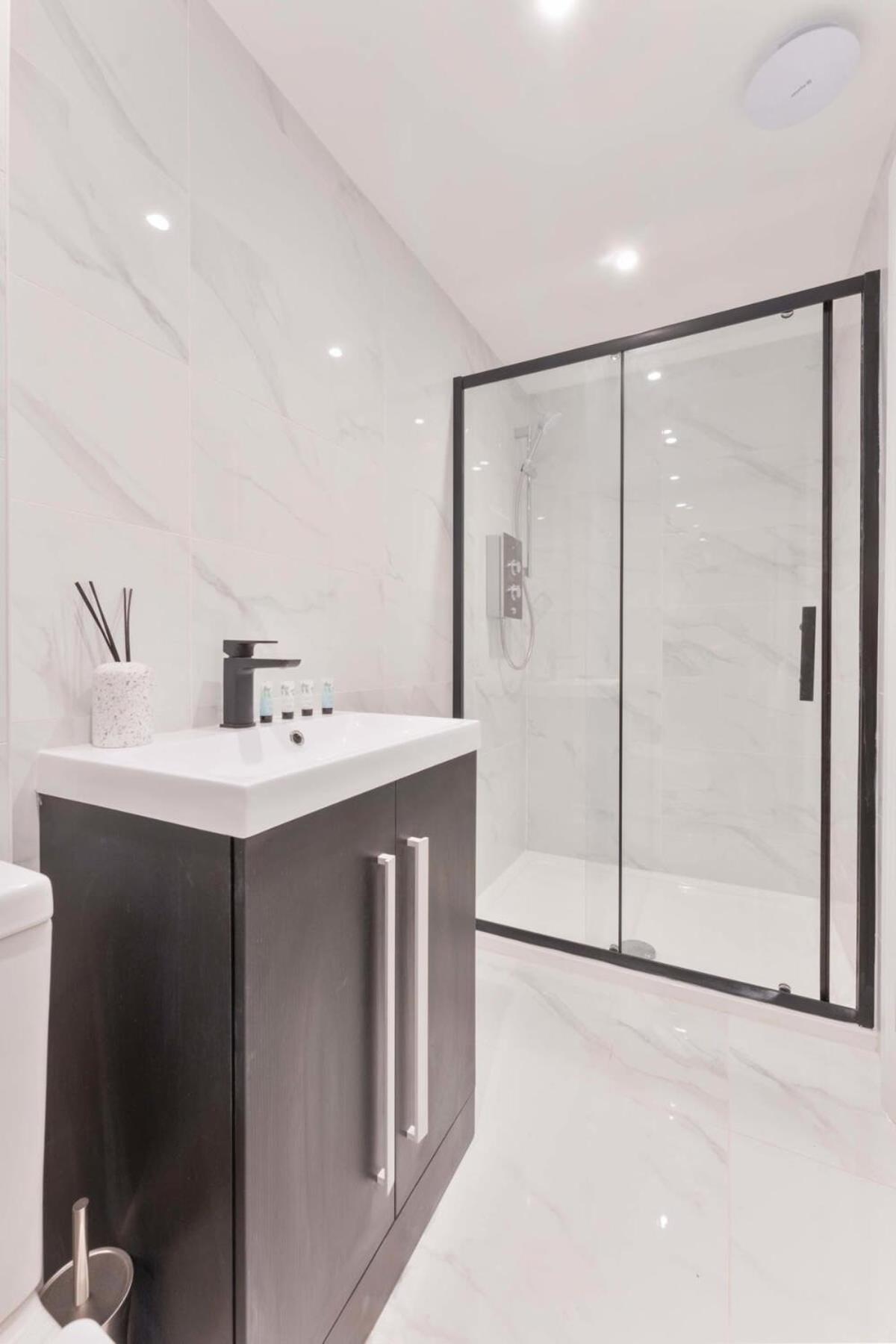 Modern 1 Bed Apartment In Burton-On-Trent Extérieur photo